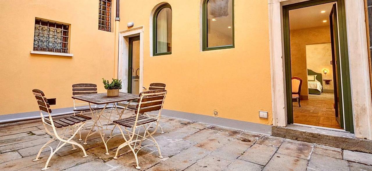 Palazzo Mantua Benavides Suites & Apartments ปาโดวา ภายนอก รูปภาพ